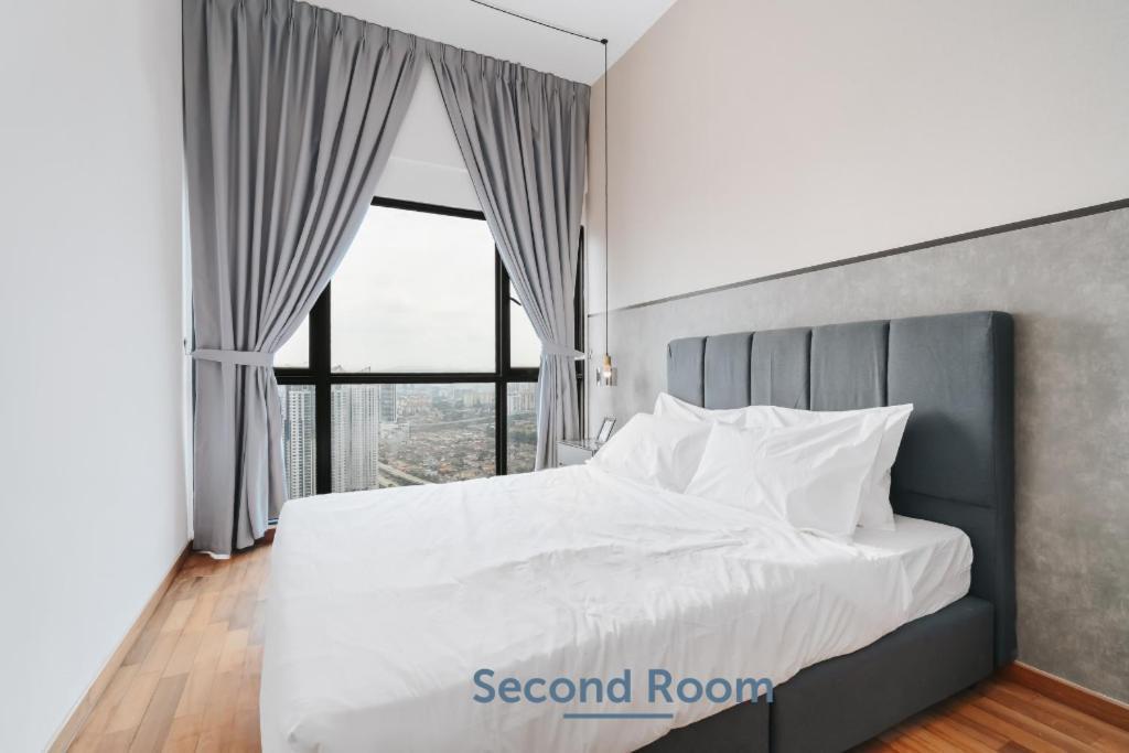 Nowhere 2Br & 2Bath Apartment With Balcony @ Reizz Residences 吉隆坡 外观 照片